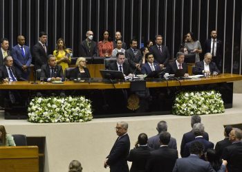 Congresso abre ano legislativo com discursos em defesa da democracia