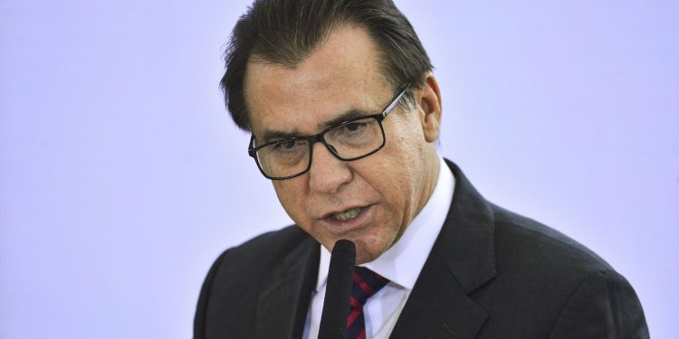 Ministro defende revisão de concessões de registros sindicais