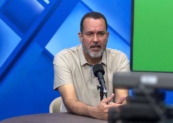 Elter Nóbrega relata que segurança retirou mesa de família para atender governadora em Cruzeiro do Sul