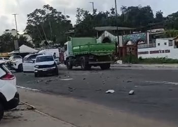 Colisão entre caminhão e dois carros é registrada na Avenida Coronel Mâncio Lima