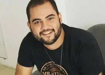 Ex-assessor acusado de matar 3 pessoas paga fiança de R$ 16 mil e é liberado