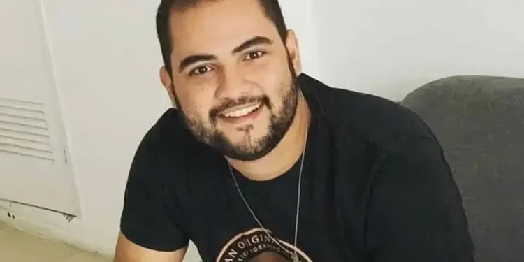Ex-assessor acusado de matar 3 pessoas paga fiança de R$ 16 mil e é liberado