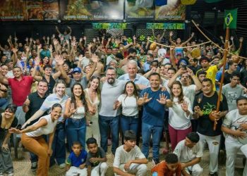 TRE mantém multa contra Alan Rick por evento em Brasileia com gesto de número