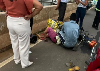 Ciclista fica gravemente ferido após ser atingido por veículo na Ponte da União, em Cruzeiro do Sul