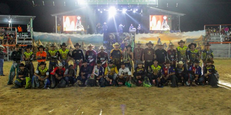 Expo Envira: Final do rodeio tem três envirenses liderando a disputa