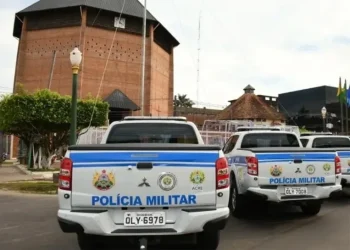 Mulher é presa após ameaçar vítima com faca e roubar R$ 10 no Acre