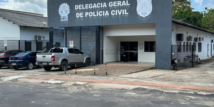 Homem é preso após agredir irmã com ripa e fazer ameaças de morte em Cruzeiro do Sul