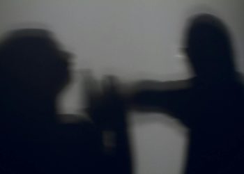 Mulher é agredida com socos, perde a consciência e companheiro é preso em Cruzeiro do Sul
