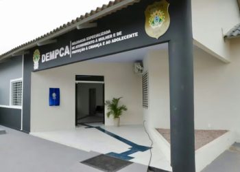 Discussão por ciúmes termina com mulher presa por agressão à esposa em Cruzeiro do Sul