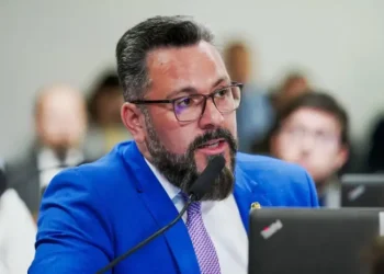 Projeto de Alan Rick vira lei e cria política nacional para pessoas com doença pulmonar rara