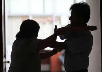 Homem é preso após ameaçar matar a própria mãe em Cruzeiro do Sul