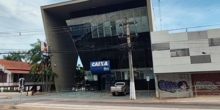 Trabalhadores da Caixa e dos Correios entram em greve no Acre
