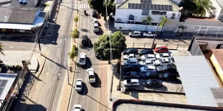 Familiares, amigos e autoridades participam do último adeus a Ayres Rocha