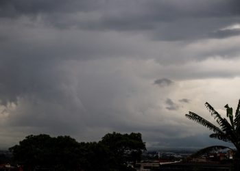 Acre tem previsão de chuvas fortes e risco de temporais neste sábado; veja como fica o tempo no Juruá