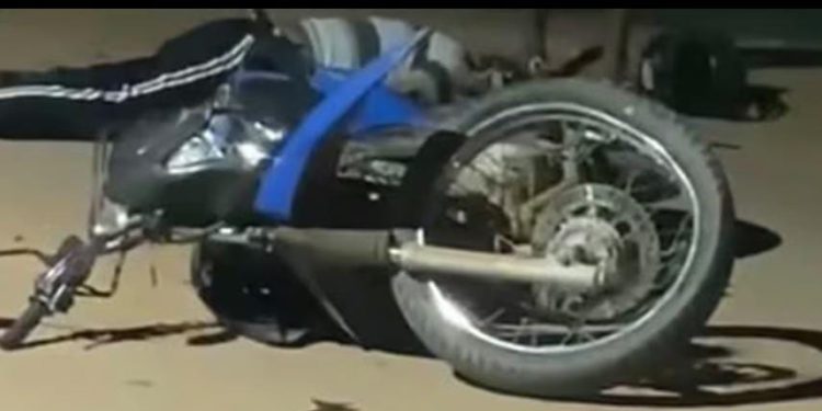 Acidente entre duas motocicletas termina com uma morte e dois feridos graves em Feijó