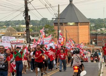 Caminhada em apoio a Lula reúne milhares de pessoas em Cruzeiro do Sul