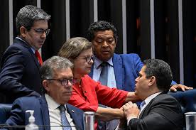 Senado aprova fim da escala 6×1 e redução da jornada para 40 horas semanais