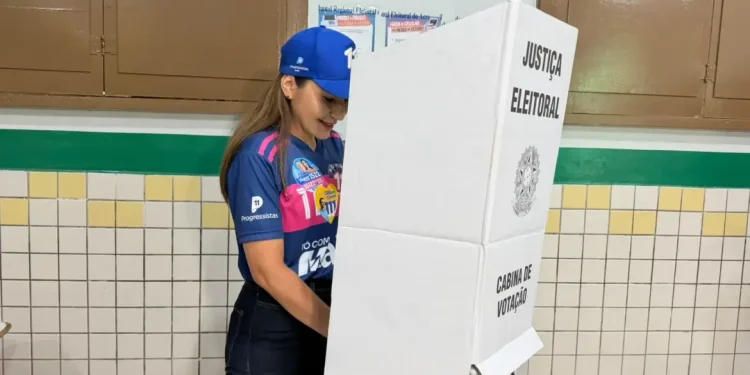 “Estamos preparadas”, diz Jessica ao votar em Cruzeiro ao lado de Mailza