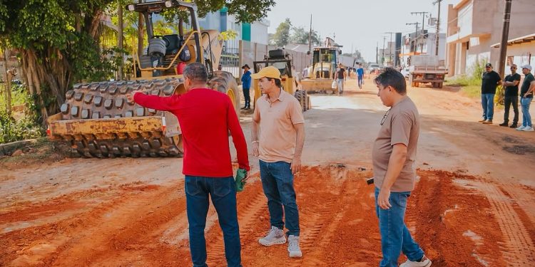 Prefeitura de Cruzeiro do Sul prepara novo trecho da Avenida Copacabana para receber asfalto