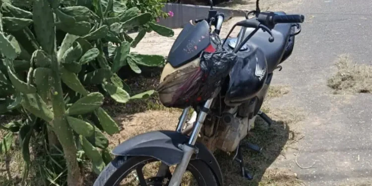 Após denúncia, Polícia Militar recupera motocicleta furtada em Cruzeiro do Sul