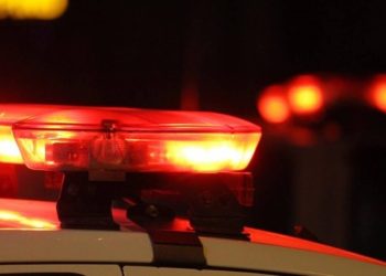 Após atingir viatura e fugir, mulher é presa com sinais de embriaguez em Cruzeiro do Sul