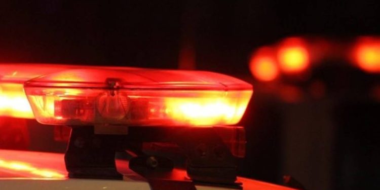 Após atingir viatura e fugir, mulher é presa com sinais de embriaguez em Cruzeiro do Sul